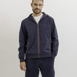 Veste coupe-vent ? capuche