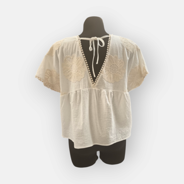 blouse bohème courte blanche de dos