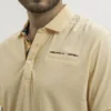 polo à col boutonné avec détail fantaisie beige