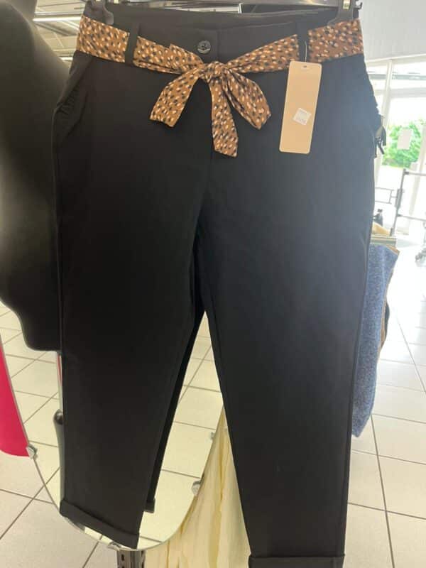 Pantalon uni ceinture tissu