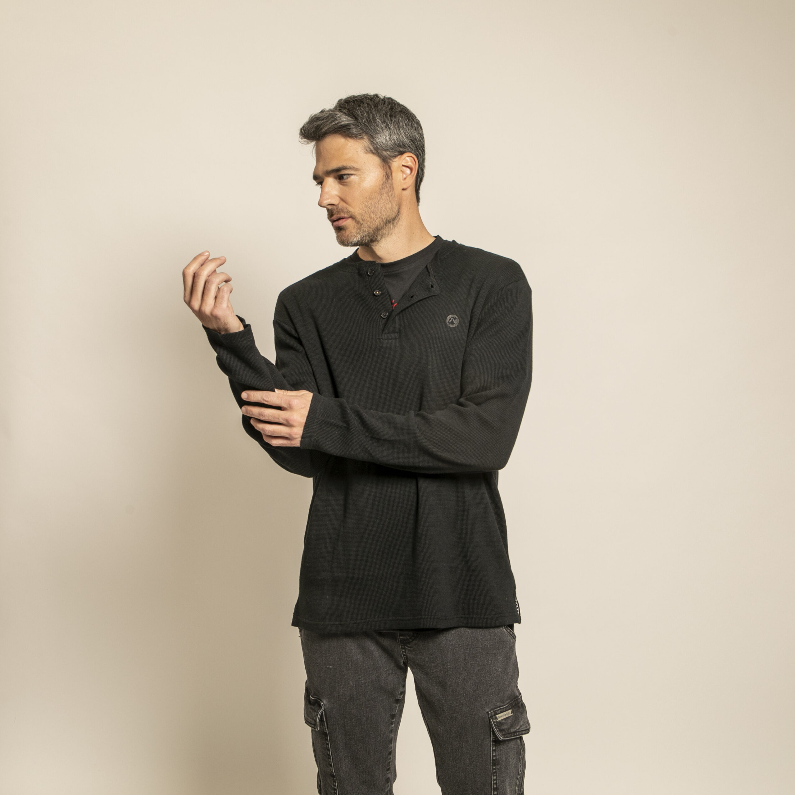 pull col boutons noir